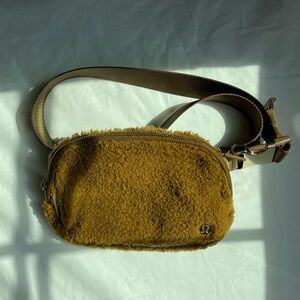 lululemon everywhere belt bag